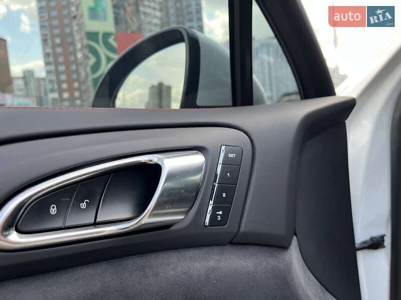 Внедорожник / Кроссовер Porsche Cayenne 2013 в Киеве