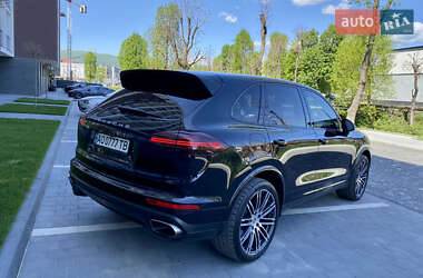 Позашляховик / Кросовер Porsche Cayenne 2016 в 