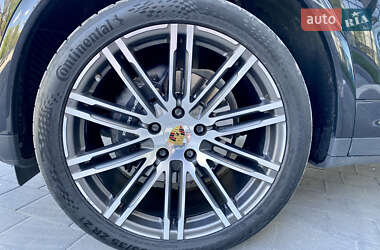 Позашляховик / Кросовер Porsche Cayenne 2016 в 