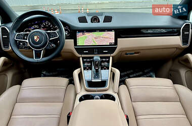 Позашляховик / Кросовер Porsche Cayenne 2018 в 