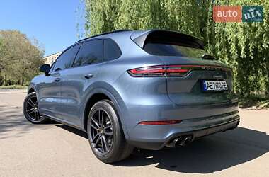 Внедорожник / Кроссовер Porsche Cayenne 2019 в 