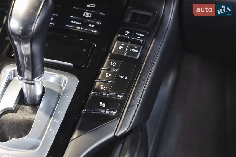 Внедорожник / Кроссовер Porsche Cayenne 2014 в Луцке