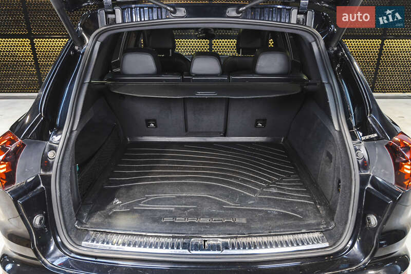 Внедорожник / Кроссовер Porsche Cayenne 2014 в Луцке