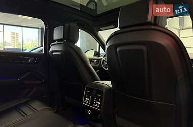 Позашляховик / Кросовер Porsche Cayenne 2019 в 