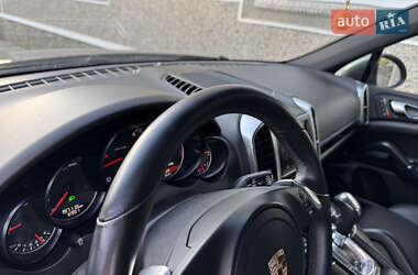 Внедорожник / Кроссовер Porsche Cayenne 2010 в 