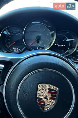 Внедорожник / Кроссовер Porsche Cayenne 2014 в 