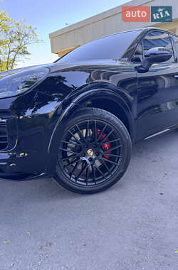 Внедорожник / Кроссовер Porsche Cayenne 2018 в 