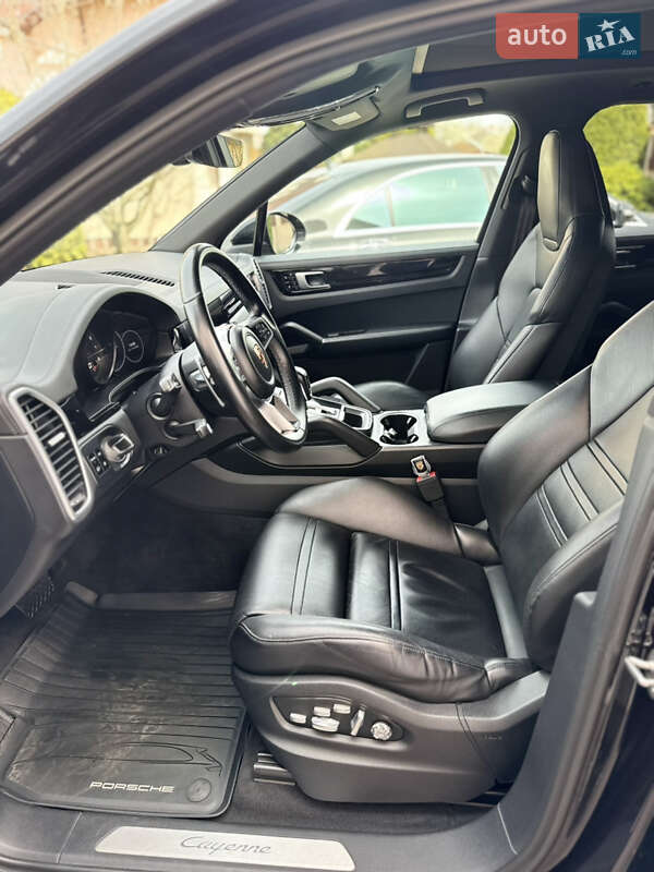 Внедорожник / Кроссовер Porsche Cayenne 2018 в Черновцах