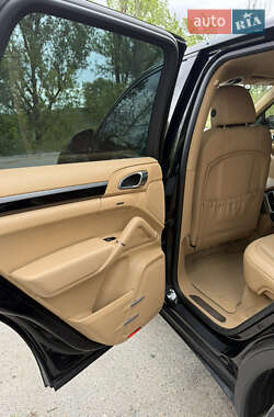 Внедорожник / Кроссовер Porsche Cayenne 2014 в 