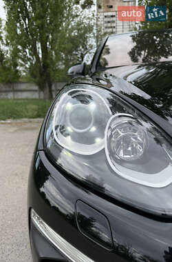 Внедорожник / Кроссовер Porsche Cayenne 2014 в 