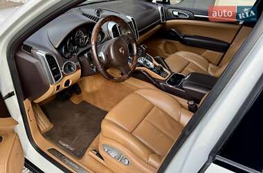 Внедорожник / Кроссовер Porsche Cayenne 2012 в 