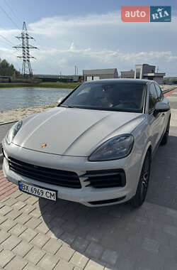 Внедорожник / Кроссовер Porsche Cayenne 2021 в Киеве