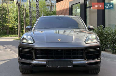 Внедорожник / Кроссовер Porsche Cayenne 2018 в 