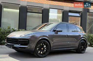 Внедорожник / Кроссовер Porsche Cayenne 2018 в 