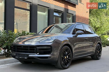 Внедорожник / Кроссовер Porsche Cayenne 2018 в 