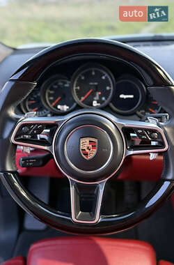 Внедорожник / Кроссовер Porsche Cayenne 2015 в 