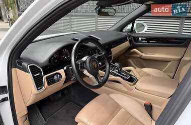 Внедорожник / Кроссовер Porsche Cayenne 2018 в 