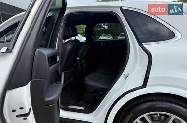Внедорожник / Кроссовер Porsche Cayenne 2022 в 