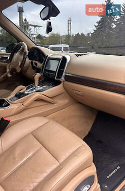 Внедорожник / Кроссовер Porsche Cayenne 2010 в 