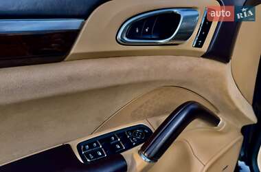 Внедорожник / Кроссовер Porsche Cayenne 2013 в 