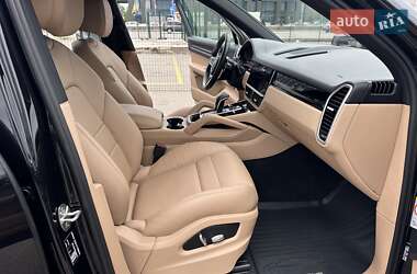 Внедорожник / Кроссовер Porsche Cayenne 2018 в 