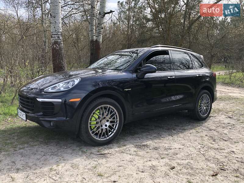 Внедорожник / Кроссовер Porsche Cayenne 2016 в 