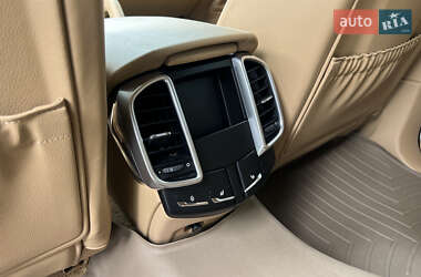 Внедорожник / Кроссовер Porsche Cayenne 2014 в 