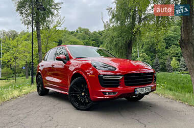 Внедорожник / Кроссовер Porsche Cayenne 2015 в Киеве