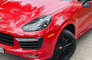 Внедорожник / Кроссовер Porsche Cayenne 2015 в 