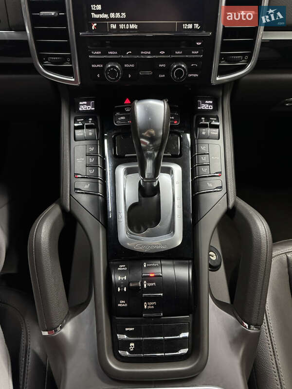 Позашляховик / Кросовер Porsche Cayenne 2015 в Одесі