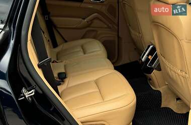 Внедорожник / Кроссовер Porsche Cayenne 2015 в 
