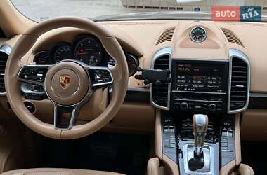 Внедорожник / Кроссовер Porsche Cayenne 2015 в 
