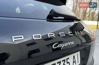Внедорожник / Кроссовер Porsche Cayenne 2016 в 