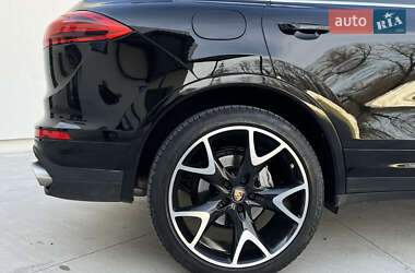 Внедорожник / Кроссовер Porsche Cayenne 2016 в 