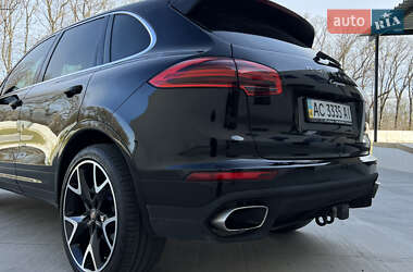 Внедорожник / Кроссовер Porsche Cayenne 2016 в 