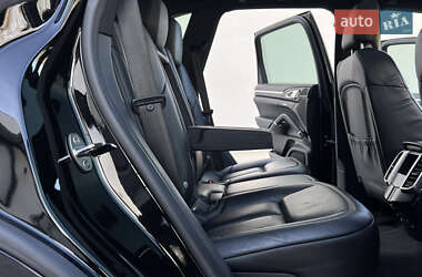 Внедорожник / Кроссовер Porsche Cayenne 2016 в 
