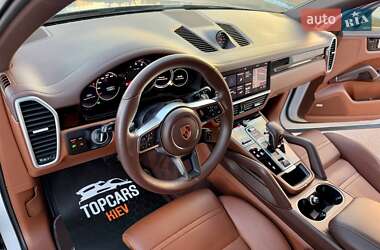 Позашляховик / Кросовер Porsche Cayenne 2018 в 