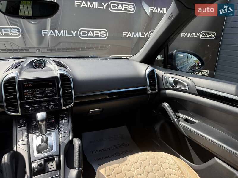 Позашляховик / Кросовер Porsche Cayenne 2013 в Одесі