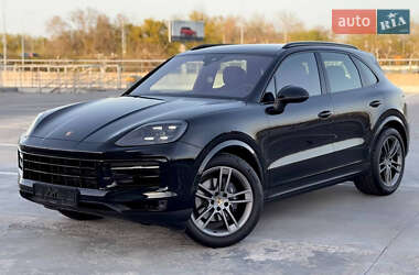 Позашляховик / Кросовер Porsche Cayenne 2023 в 