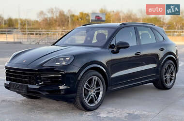 Позашляховик / Кросовер Porsche Cayenne 2023 в 