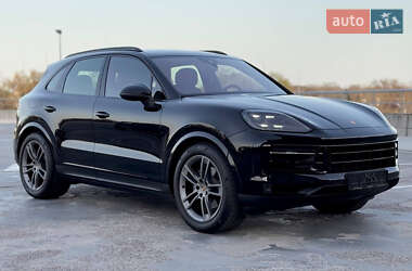 Позашляховик / Кросовер Porsche Cayenne 2023 в 
