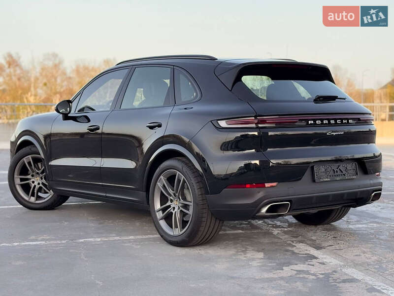 Внедорожник / Кроссовер Porsche Cayenne 2023 в Киеве