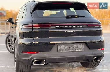 Позашляховик / Кросовер Porsche Cayenne 2023 в 