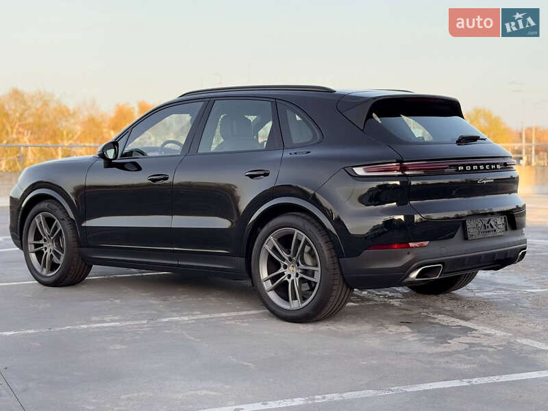 Внедорожник / Кроссовер Porsche Cayenne 2023 в Киеве