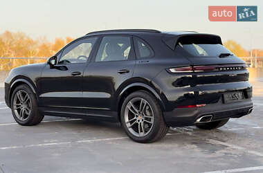 Позашляховик / Кросовер Porsche Cayenne 2023 в 