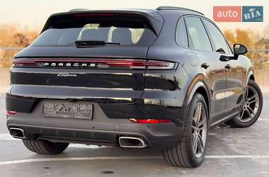 Позашляховик / Кросовер Porsche Cayenne 2023 в 