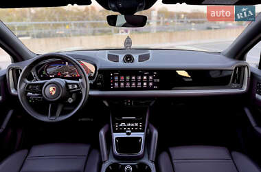 Позашляховик / Кросовер Porsche Cayenne 2023 в 