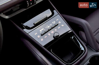 Позашляховик / Кросовер Porsche Cayenne 2023 в 