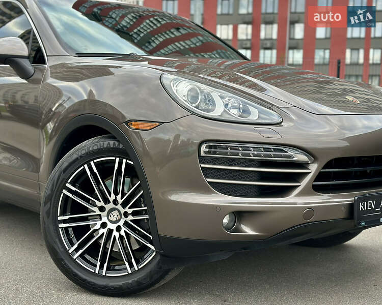 Внедорожник / Кроссовер Porsche Cayenne 2012 в Киеве