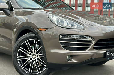 Позашляховик / Кросовер Porsche Cayenne 2012 в 